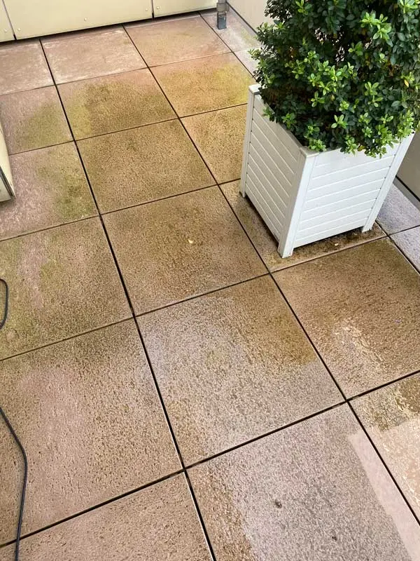 Terrasse carrelée avant intervention