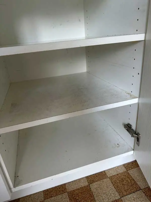 Armoire de cuisine avant intervention
